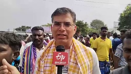 புதுக்கோட்டை அருகே வடமலாப்பூரில் நடைபெற்று வரும் பிரம்மாண்டமான ஜல்லிக்கட்டு போட்டியை காண வந்த பிரெஞ்சு நாட்டினர்