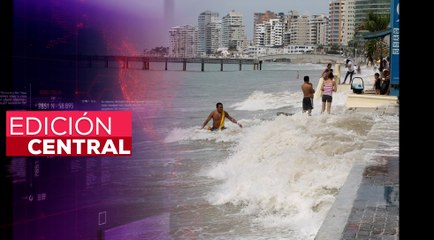 Fuerte oleaje afecta a los pescadores en Perú
