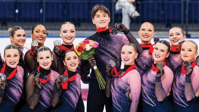 Championnats nationaux canadiens de patinage 2025 - Cérémonie de la victoire - Patinage synchronisé senior