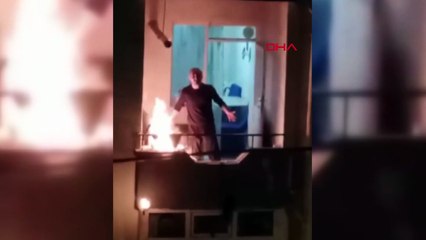 Sinir krizi geçirip evinin balkonunu ateşe verdi