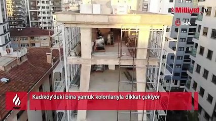 Kadıköy'deki bina kolonlarıyla dikkat çekiyor