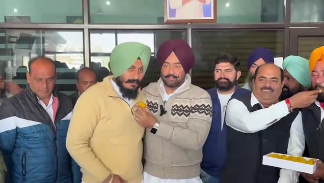 ਧਰਮਕੋਟ ਨਗਰ ਕੌਂਸਲ ਤੇ 8 ਵਾਰਡਾਂ ਤੇ ਮਾਨਯੋਗ ਹਾਈਕੋਰਟ ਵੱਲੋਂ ਰੋਕ ਲਾਉਣ ਤੋਂ ਬਾਅਦ ਧਰਮਕੋਟ 9 ਨੰਬਰ ਵਾਰਡ ਤੋਂ MC ਲਈ ਉਮੀਦਵਾਰ ਗੁਰਮੀਤ ਮਖੀਜਾ ਵੱਲੋਂ ਪਾਈ ਗਈ ਰਿਟ ਪਟੀਸ਼ਨ ਤੇ ਫੈਸਲਾ ਸੁਣਾਉਂਦਿਆ ਮਾਨਯੋਗ ਹਾਈ ਕੋਰਟ ਦੀ ਡਬਲ ਬੈਂਚ ਨੇ 8 ਵਾਰ