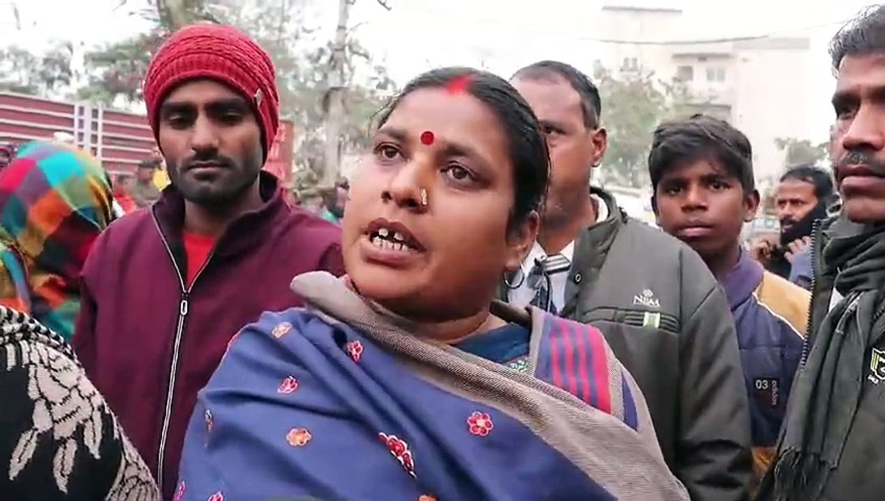 इलाज में लापरवाही का आरोप, सड़क जाम से घंटों बाधित रहा आवागमन पुलिस और डॉक्टरों की मौजूदगी में मामला शांत, मरीज को निजी क्लिनिक भेजा गया