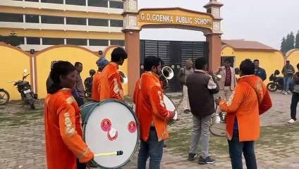 पूर्व डिप्टी सीएम के भाई के घर पुलिस ने बैंड-बाजे के साथ चिपकाया इश्तेहार, कोर्ट से हुआ था फरार!