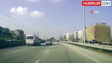 Bursa'da Trafikte Makas Atan Sürücü Kamerada