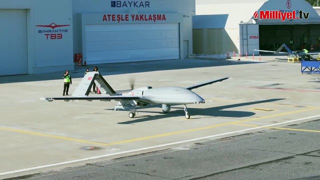 Dünya havacılık tarihinde bir ilk! Bayraktar TB3'ten ilk atışta tam isabet
