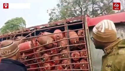 इंडियन ऑयल बॉटलिंग प्लांट में गैस सिलेंडरों से भरा ट्रक पलटा, मचा हड़कंप