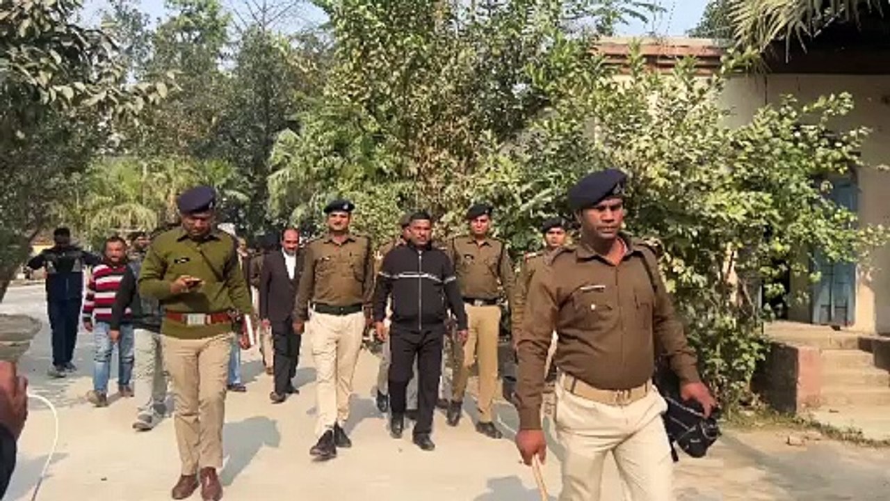 बेतिया: कई दिनों से फरार चल रहा मंत्री के भाई पीनू पुलिस के सामने हुआ नतमस्तक, कई दिनों से कोर्ट में पेश होने की फिराक में था पिनु, पुलिस NE ली राहत की सांस, कई दिनों से पुलिस के लिए बना था सरदर्द।