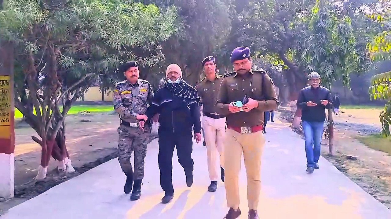 बेतिया: कई दिनों से फरार चल रहा मंत्री के भाई पीनू पुलिस के सामने हुआ नतमस्तक, कई दिनों से कोर्ट में पेश होने की फिराक में था पिनु, पुलिस NE ली राहत की सांस, कई दिनों से पुलिस के लिए बना था सरदर्द।