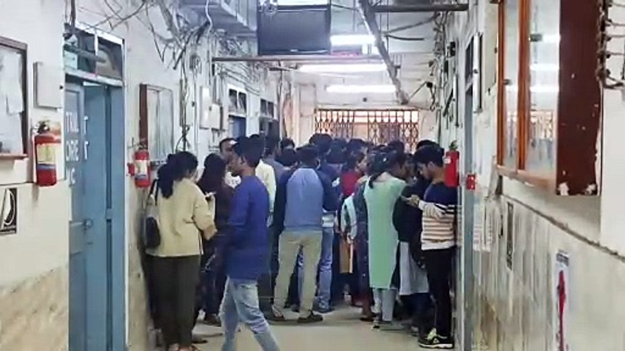 সাসপেনশন রোধে জাতীয় মহিলা কমিশন বেরোতেই মেডিকে...