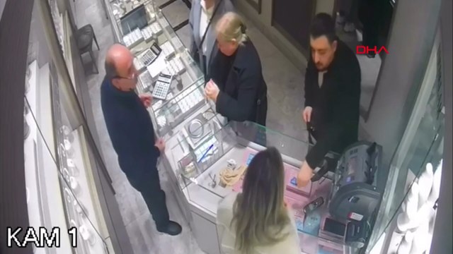 Kuyumculara sahte altın satan zanlılar bu kez yakayı ele verdi! O anlar kamerada