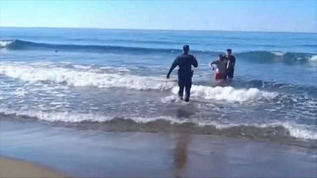 Alkol alıp denize atladı: Sahil Güvenlik ekipleri kurtardı