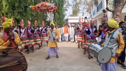 નર્મદા બોલ્યા શિક્ષણ મંત્રી આદિવાસી સમાજના બાળકોને "હાથમાં ધારિયા અને કાનમાં બાલિયા"નું ગીત કોંગ્રેસના જમાનાનું...હવે  "હાથમાં કલમ અને કાનમાં સ્ટેથોસ્કોપ" એવું બોલવાનું....કુબેર ડિંડોર