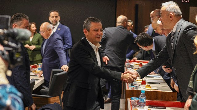 Özgür Özel, milletvekilleri ile bir araya geldi
