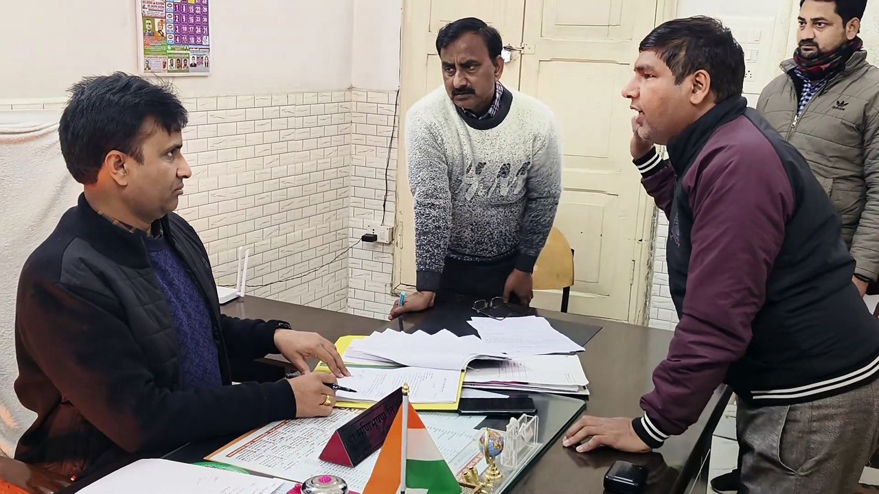 संभल में सरकारी नाले पर अवैध कब्जा कर अस्पताल की बिल्डिंग खड़ी करने पर बुलडोजर एक्शन, प्रशासन ने अवैध स्ट्रक्चर पर चलाया बुलडोजर, कई कब्जेधारी चिन्हित