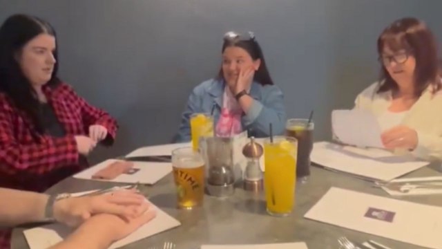 Unforgettable moment as friends exchange pregnancy announcements *Heartwarming Surprises!*