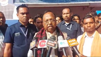 बलरामपुर जिले में स्वामित्व योजना के तहत 757 हितग्राहियों को प्रॉपर्टी कार्ड का वितरण, कैबिनेट मंत्री रामविचार नेताम हुए शामिल..