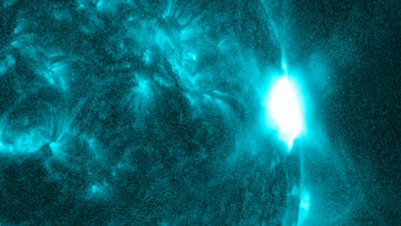 Time-Lapse Of Sun Erupting With Long-Duration X1.6-Class Solar Flare