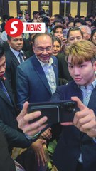 PM meets diasporas in UK, discusses about challenges from Trump's presidency