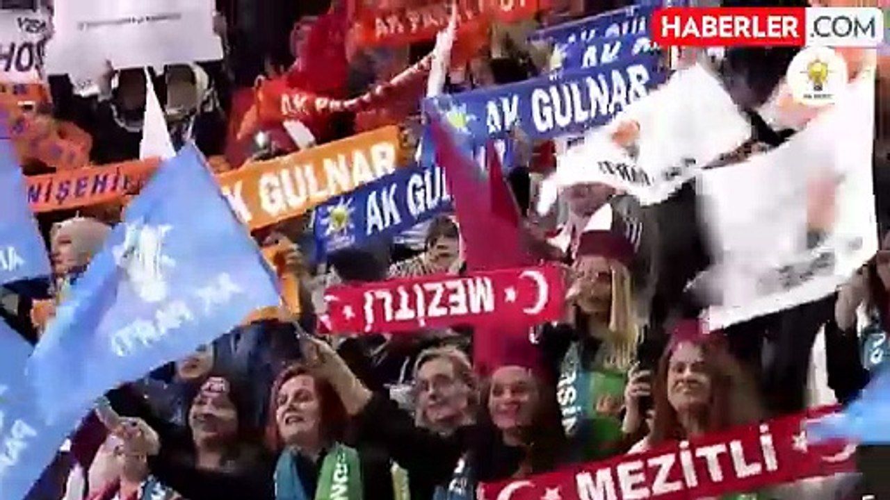 Cumhurbaşkanı Erdoğan'ın keyifli anları! Çalan şarkıya uzun uzun eşlik etti