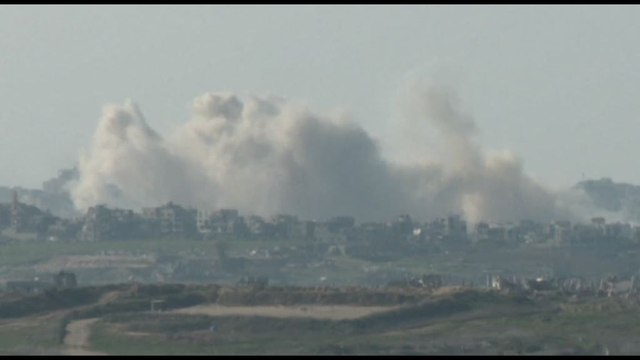 Il fumo dei raid su Gaza alla vigilia del cessate il fuoco