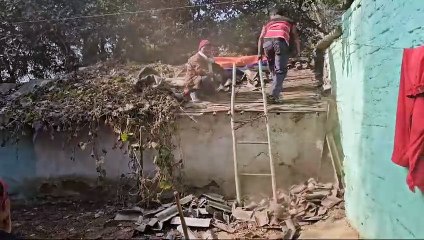 रोहतास में प्रशासन की बड़ी कार्रवाई, जिस घर से मिली थी शराब की बड़ी खेप, पुलिस ने JCB से कर दिया जमींदोज