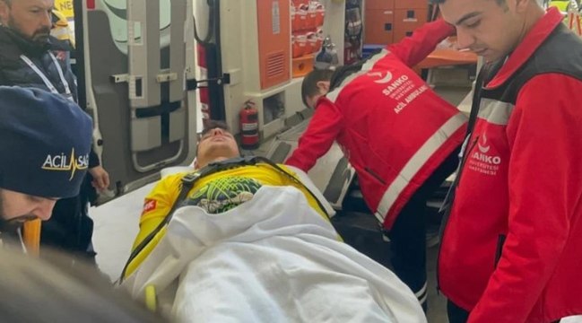 Gaziantep FK kalecisi Burak Bozan hastaneye kaldırıldı