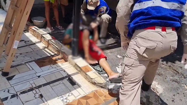Idoso sofre queda de plano elevado enquanto colocava telhas: suspeita de fratura nas costelas!