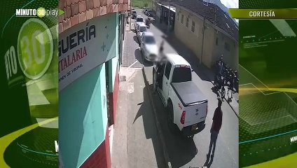 ¡Aterrador! Cámara grabó el momento en el que una mujer apuñaló hasta matar a un hombre en El Carmen de Viboral