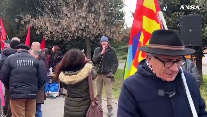 Brescia, la protesta in segno di solidarieta' con le attiviste di Extinction Rebellion