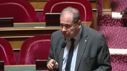 « Vous êtes en dialogue permanent avec la gauche » : tension au Sénat sur la fonction publique