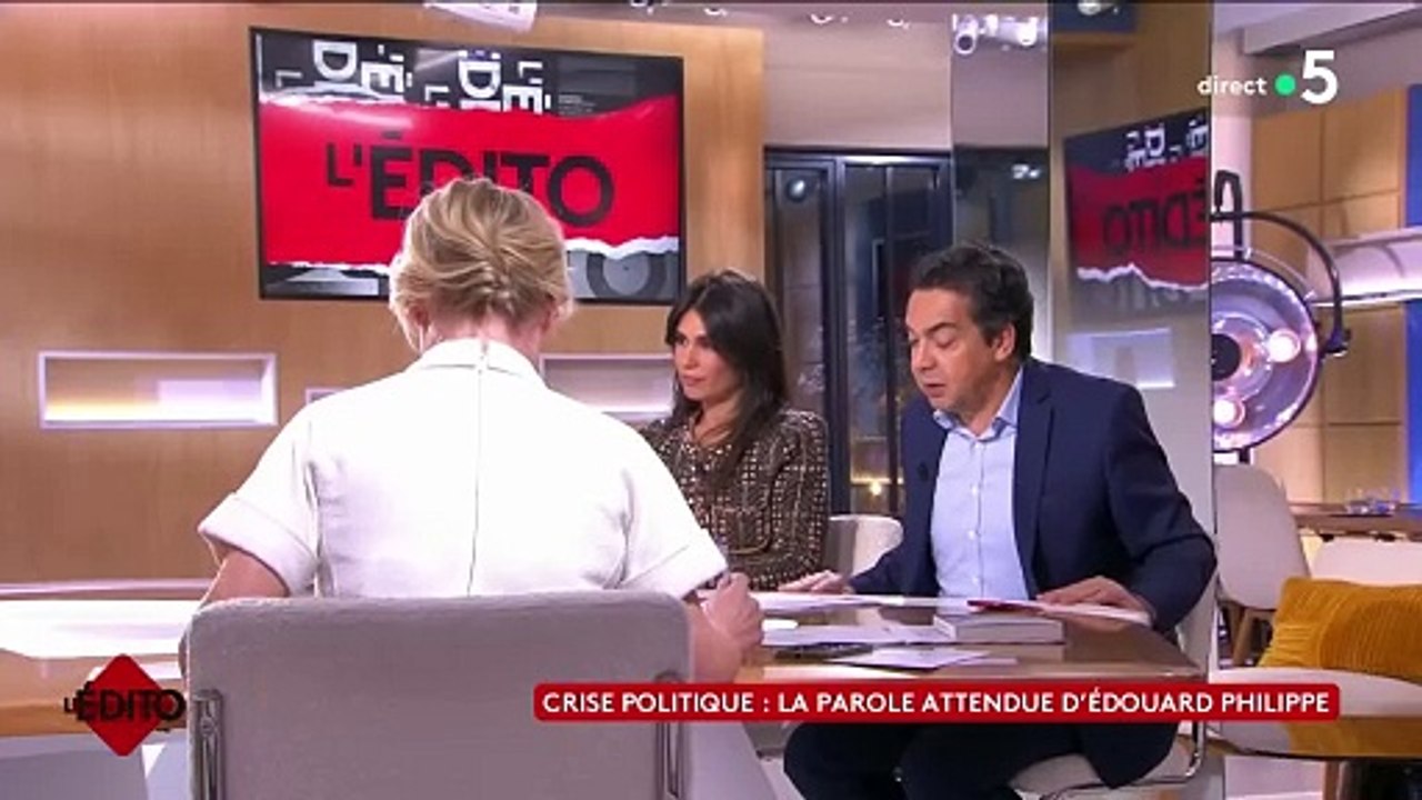 L'ancien Premier Ministre, Edouard Philippe, s'explique sur son nouveau look, avec ses cheveux noir corbeaux, qui fait beaucoup parler : "Je suis revenu d’entre les chauves !"