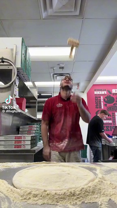 Best way to make pizza 😂