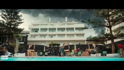 The LAST ESCAPE PLANE is surrounded by TSUNAMI of 100 METERS and the LANDING strip begins to CRACK