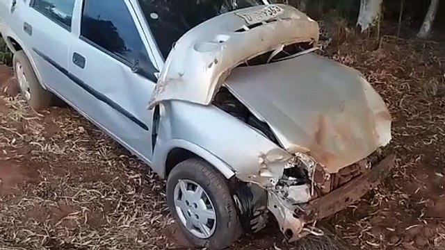 Jovem fica ferido no capotamento de veículo na PR-482, entre Umuarama e Maria Helena
