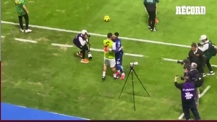 SALUDO entre JAMES RODRÍGUEZ y CAMILO VARGAS