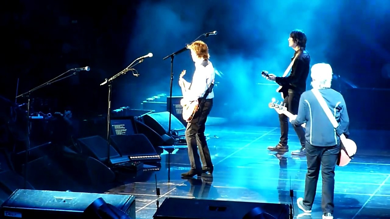 Paul McCartney - Let Me Roll It
