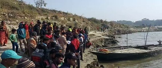 कटिहार में बड़ा नाव हादसा, तीन लोगों की दर्दनाक मौत, 10 लोग लापता