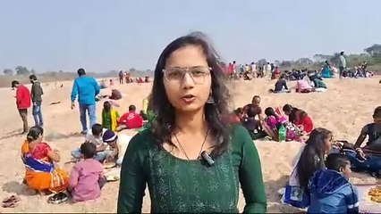 প্রাচীন রীতি মেনে দ্বারকেশ্বর নদের চরে মুড়ি খাওয়ার মেলা, অসংখ্য মানুষের জমায়েত