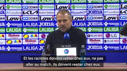 Barcelone - Flick condamne les insultes racistes et appelle les gens à réagir dans le stade
