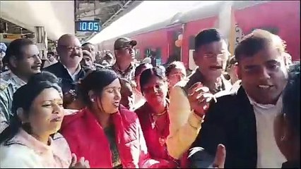 रांची से महाकुंभ के लिए हो गई स्पेशल ट्रेन की शुरुआत, रक्षा राज्य मंत्री ने दिखाई हरी झंडी