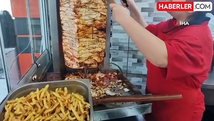 14 Yaşındaki Kız Çocuğu Dönerci Ustası Oldu