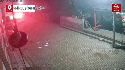 ये हद नहीं बेहद है...सरेआम इस गांव में बहू-बेटियों के नाम लिखकर अभद्र टिप्पणी के पर्चे उड़ाते बदमाश CCTV में कैद