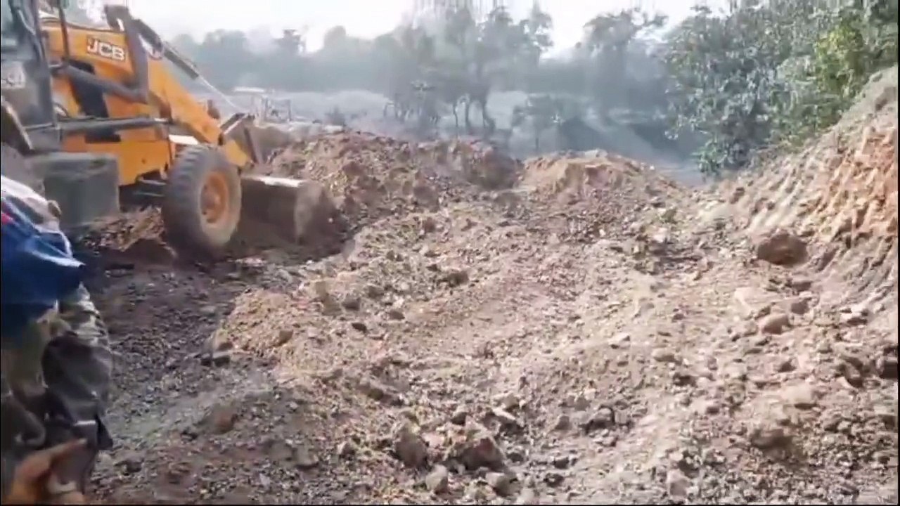 ईट भट्ठा के लिए हो रहा है कोयला का अवैध उत्खनन, वन विभाग ने 32 अवैध कोयला उत्खनन मुहाने को किया डोजरिंग