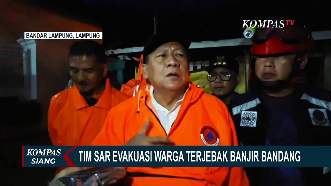 Proses Evakuasi Korban Banjir Bandang di Bandar Lampung, 2 Warga Tewas Terseret