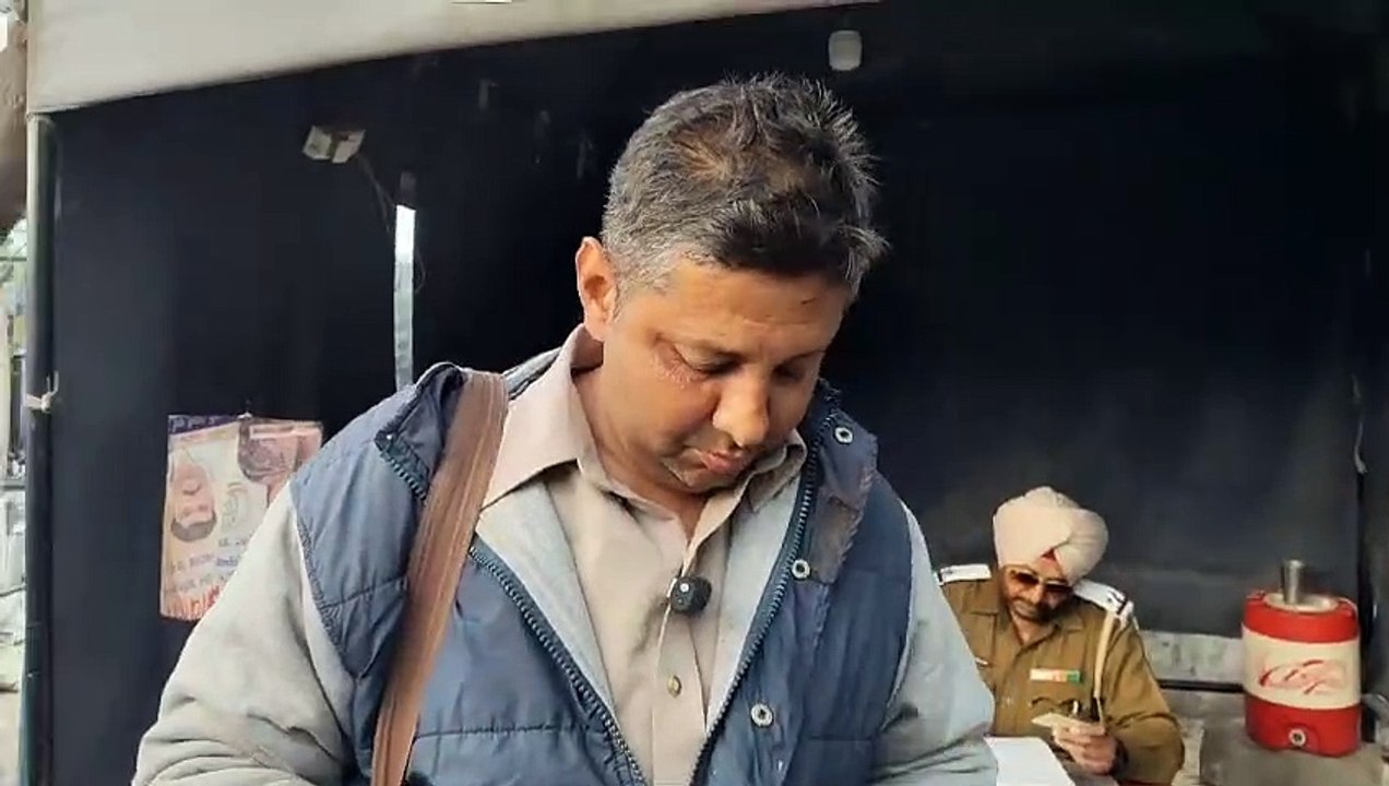 ਅੰਮ੍ਰਿਤਸਰ ਦੇ ਨਾਵਲਟੀ ਚੋਕ ਵਿਚ ਚਲਾਨ ਨੂੰ ਲੈ ਕੇ ਹੋਇਆ ਹਾਈਵੋਲਟੇਜ ਡਰਾਮਾ