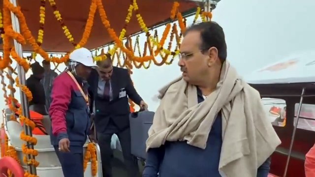 प्रयागराज में मुख्यमंत्री भजनलाल शर्मा ने महाकुंभ में किया स्नान, त्रिवेणी संगम पर की मां गंगा की पूजा