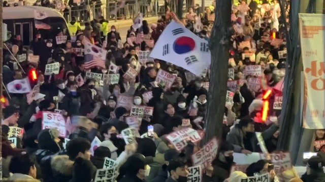 대통령 지지자들, 헌재 앞 집회... 탄핵 기각하라 / YTN