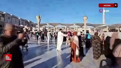 Mescid-i Nebevi'ye ziyaretçi akını: Binlerce Müslüman dua etti