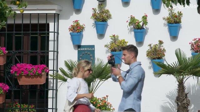 Marbella lanza una campaña turística en FITUR 2025 con Eva Longoria y Maria Bravo
